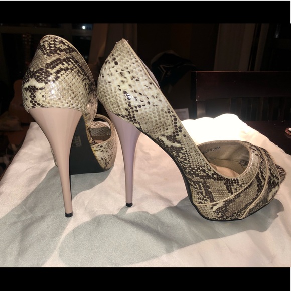 Brand new peep toe platforms - Picture 2 of 4